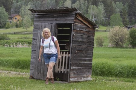 WC in het 150 mile house heritage site